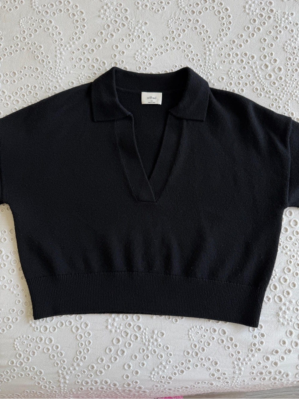Aritzia Wilfred Cropped Black Sweater with Collar - xs
